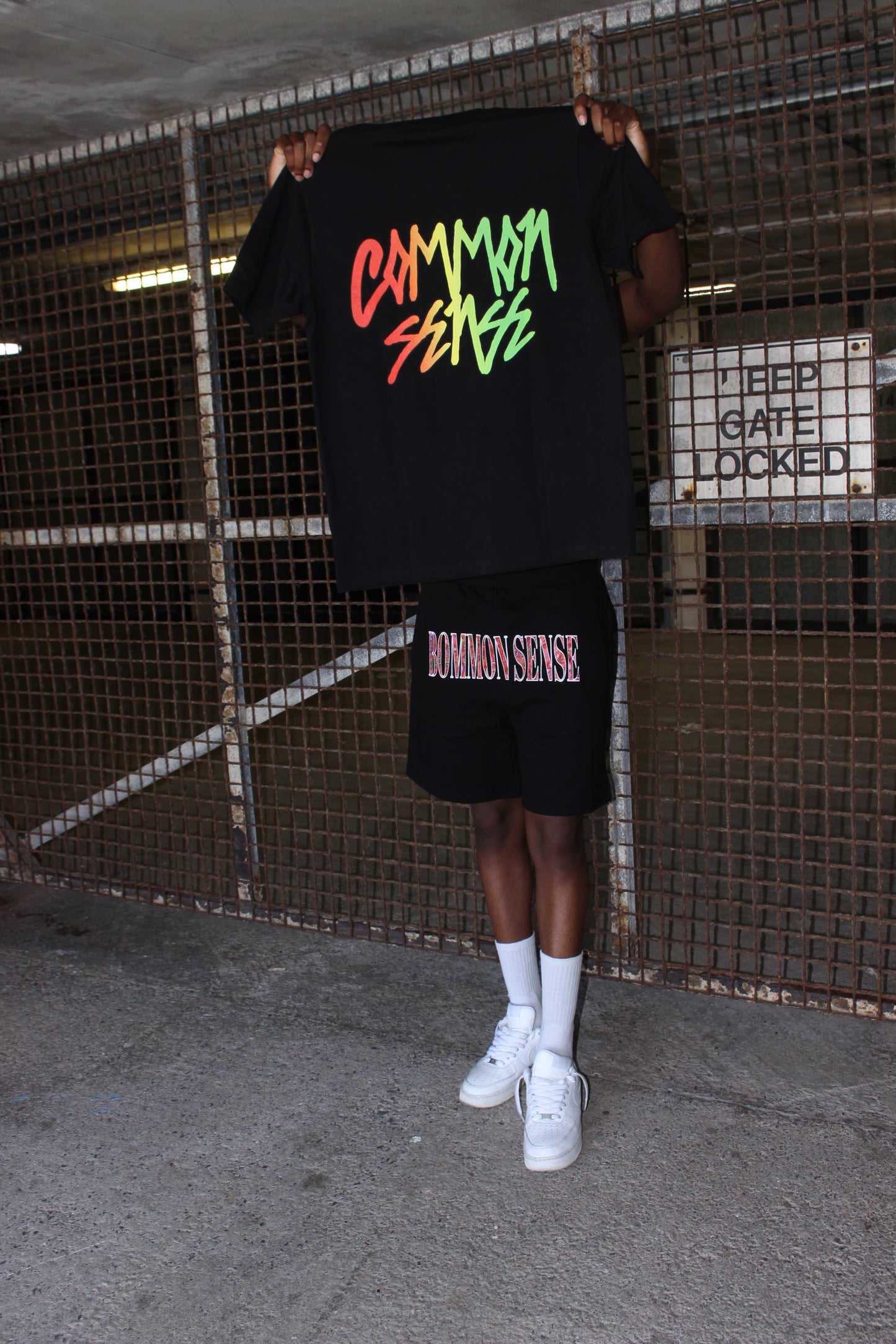 CMMN SNZ "LOUD" TEE (BLACK)